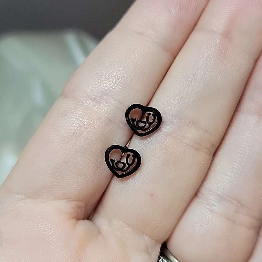 Stethoscope & Heart Hollow Stud Earrings, unisex - Picture 7 of 7